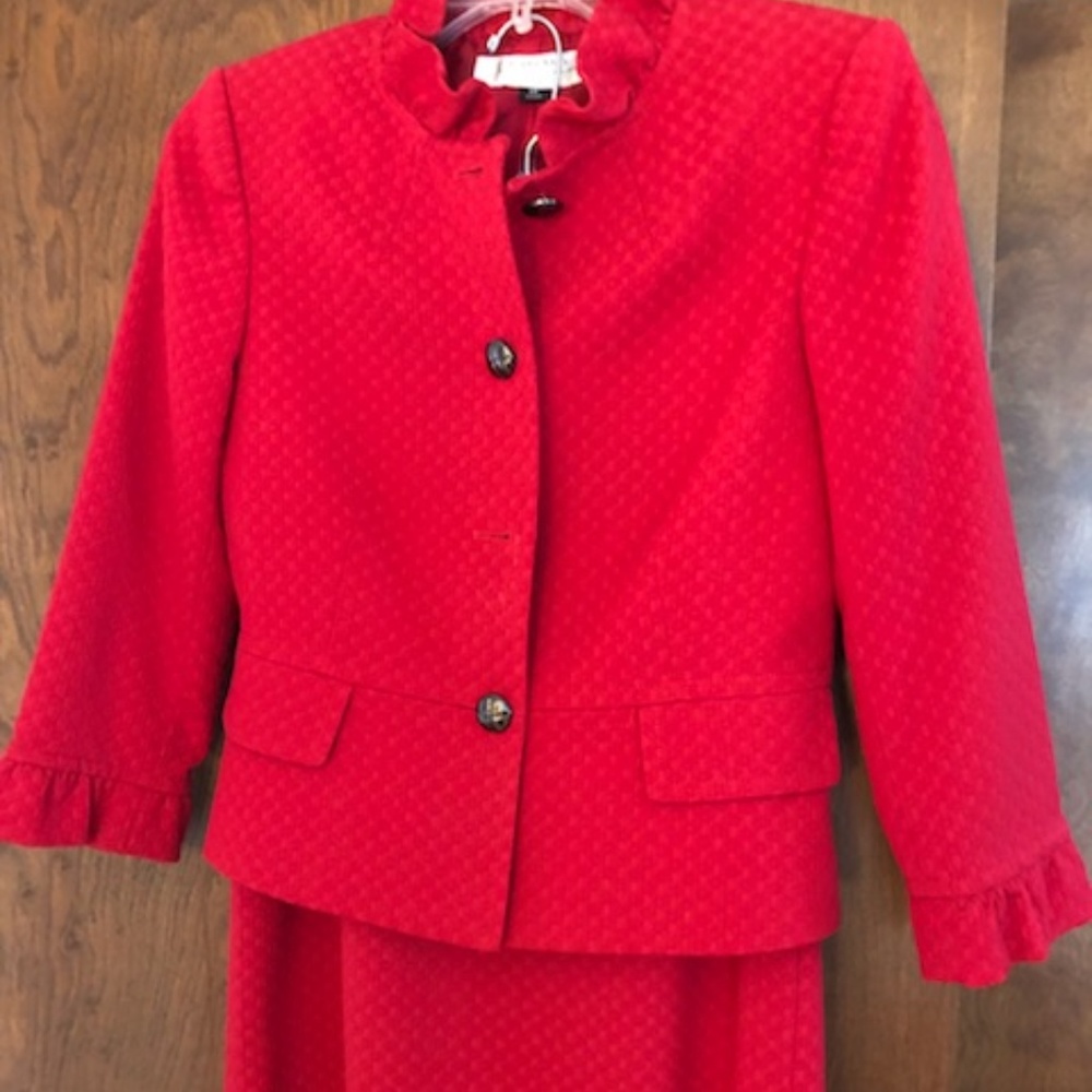 Tahari ASL Woman's Business Suit